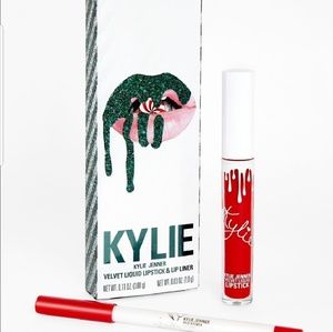 Ktlie Jenner Red Velvet Lip kit